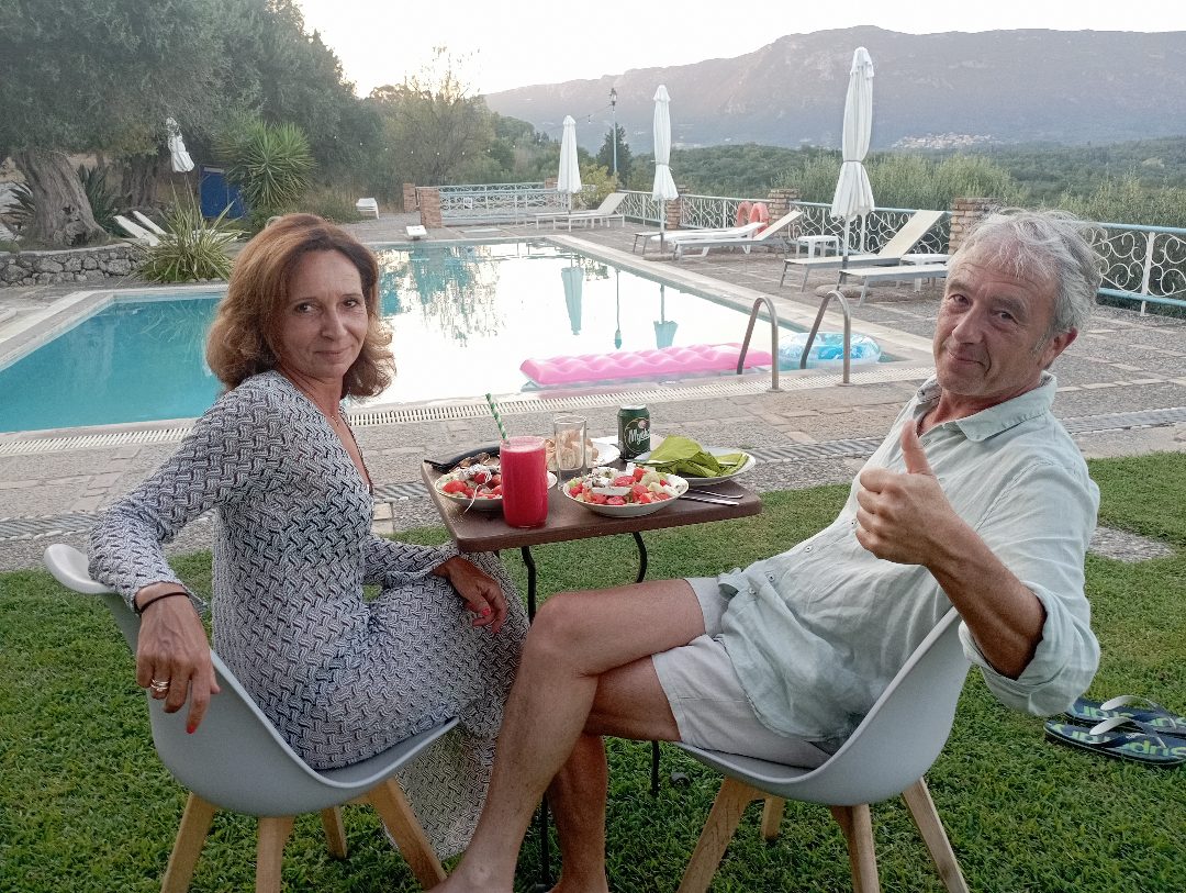 Η ελληνική χωριάτικη σαλάτα από την πιλοτική παραγωγή της Βιο7 στο Fundana Villas το 2024
